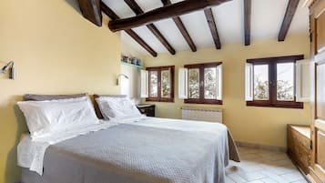 Fer et planche Ă repasser, Wi-Fi, draps fournis