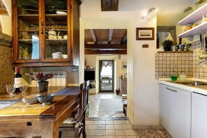 Fridge, microwave, oven, stovetop - The Smiling Cottage in Tuscany with Breathtaking Views (Pontassieve)