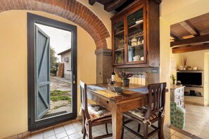 Dining - The Smiling Cottage in Tuscany with Breathtaking Views (Pontassieve)