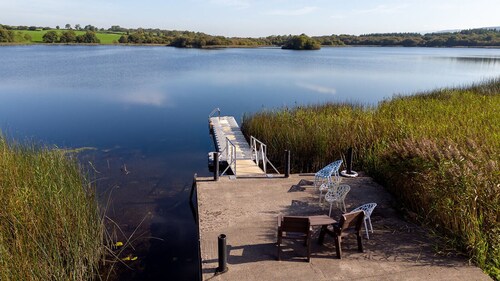Mount Cashel Lodge 2 lakeside self catering