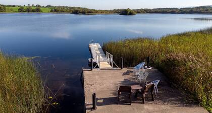 Mount Cashel Lodge 2 lakeside self catering