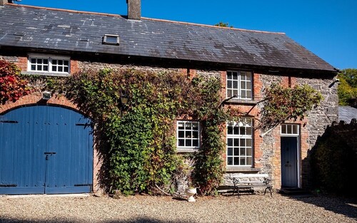 Mount Cashel Lodge 2 lakeside self catering