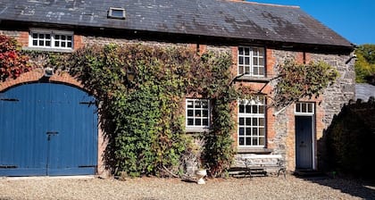 Mount Cashel Lodge 2 lakeside self catering