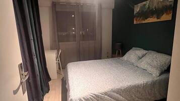 Fer et planche Ă repasser, Wi-Fi, draps fournis