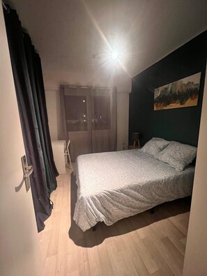 Fer et planche à repasser, Wi-Fi, draps fournis