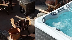 Tina de hidromasaje al aire libre