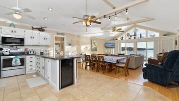 KĂŒhlschrank, Mikrowelle, Ofen, Herdplatte