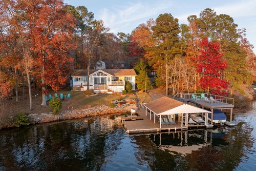 Lakefront, Hot Tub, Dock, Firepit, Spacious Deck