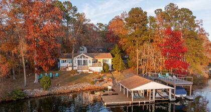 Lakefront, Hot Tub, Dock, Firepit, Spacious Deck