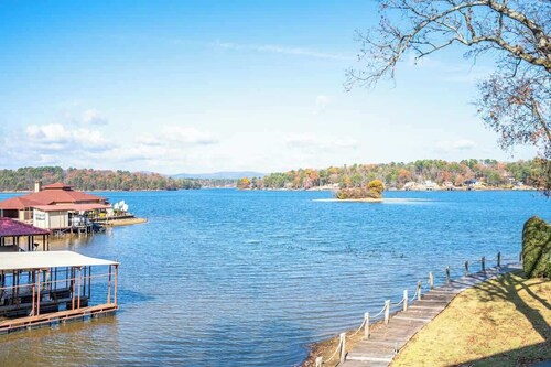 Renovated Lakefront Escape w/ Amazing Views