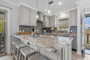 Fridge, microwave, oven, stovetop - Renovated Lakefront Escape w/ Amazing Views (Garland County)