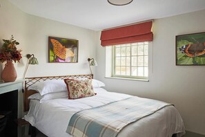 3 habitaciones, tabla de planchar con plancha, wifi y ropa de cama 