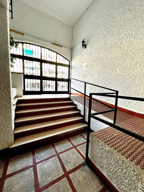 Loft, 2 Bedrooms, Accessible, Balcony | Bahagian dalam