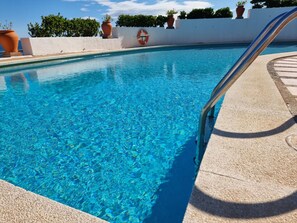 Pool - Stunning apartment in L'Escala with sea view terrace and parking, communal pool. (L'Escala)