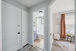 Assecador de cabells, tovalloles, sabó i xampú 