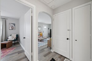 Interior - Adorable Maumee Ranch by River/Park-2br fast WiFi (Maumee)