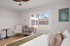 1 bedroom, iron/ironing board, WiFi, bed sheets - La Jolla Studio for 2: Steps From Shore w/ Parking (San Diego)
