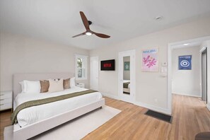 1 bedroom, iron/ironing board, WiFi, bed sheets - La Jolla Studio for 2: Steps From Shore w/ Parking (San Diego)