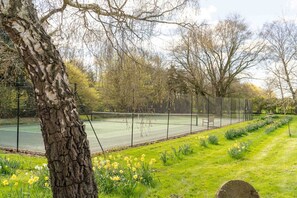 Sport court - The Den: riverside bolthole (Baston, Stamford)