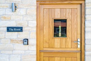 Exterior detail - The Roost: a riverside retreat (Stamford)