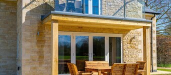 The Roost: a riverside retreat