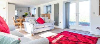 The Warren: river bank location near Stamford