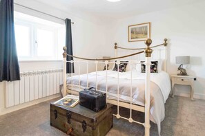 Iron/ironing board, travel crib, free WiFi, bed sheets