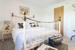 مكواة/لوح كي وواي فاي وملاءات أسرّة