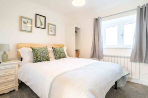 Iron/ironing board, travel crib, free WiFi, bed sheets