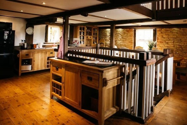 المنشأة من الداخل