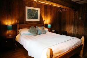 4 عدّة غرف نوم ومكواة/لوح كي وواي فاي وملاءات أسرّة