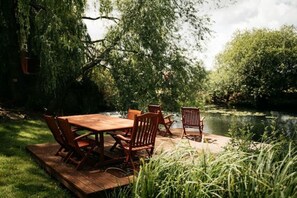 تناول الطعام بالخارج