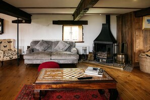 Smart TV, fireplace, books - Fletland Mill: 18th century mill near Stamford (Stamford)
