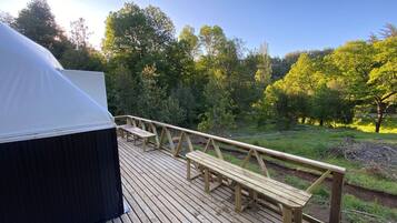 Superior-Ferienhütte, Terrasse, Gartenblick | Terrasse/Patio