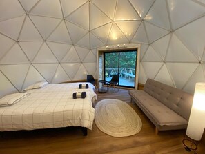 Superior Cabin, Patio, River View - HuellaBlanca Domos (Curacautin)