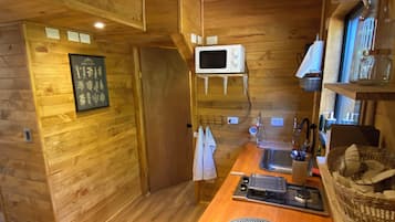 Superior-FerienhĂŒtte, Terrasse, Gartenblick | Eigene KĂŒche