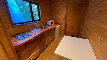 Cabaña superior, patio, vista al río | Cocina privada