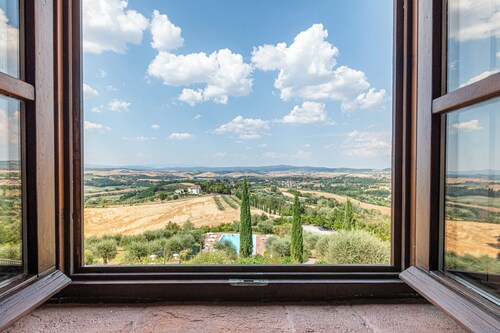 Siena Short Rentals, Provence - Apartment in the Heart of Tuscany with Pool