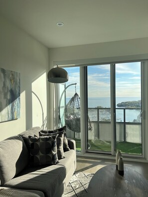 Classic Room | Living area - Adastay Suites Downtown (Toronto)