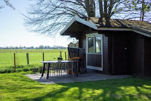 Outdoor dining - Vacation apartment in Friedrichskoog with 130 sqm (Friedrichskoog)