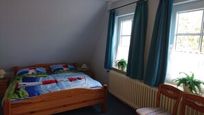WiFi, bed sheets - Apartment 2, Upper Floor with Wi-Fi (Hooksiel)