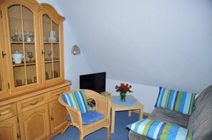 TV - Apartment 2, Upper Floor with Wi-Fi (Hooksiel)