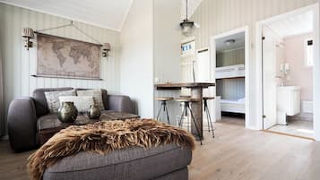 Sjölia 4bäddsstuga | Iron/ironing board, free WiFi, bed sheets