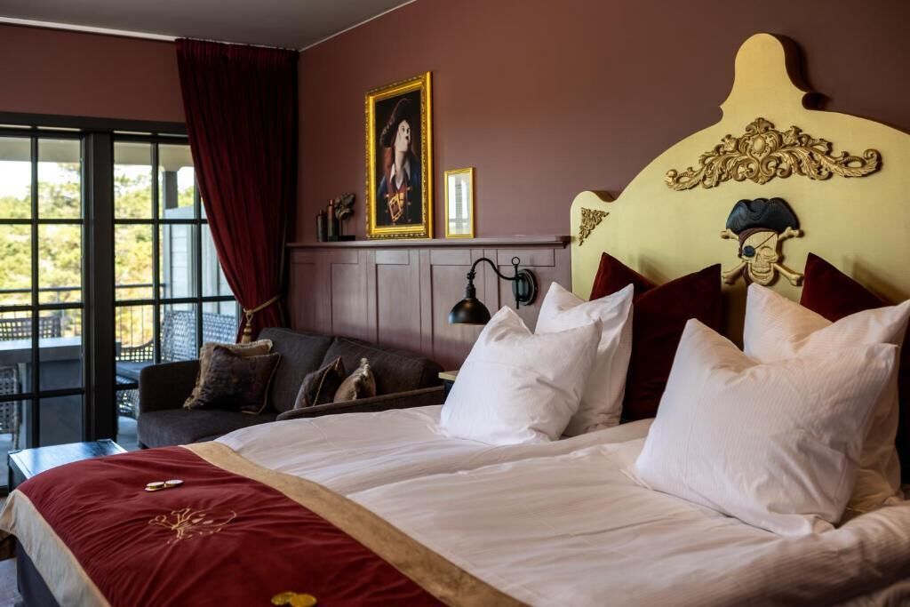 Pirathotellet familjerum | Cribs/infant beds, free WiFi, bed sheets