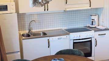 Solhöjden 6bäddsstuga | Private kitchen | Coffee/tea maker