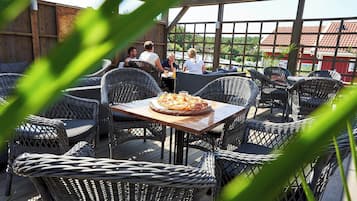 2 ristoranti, aperti a colazione