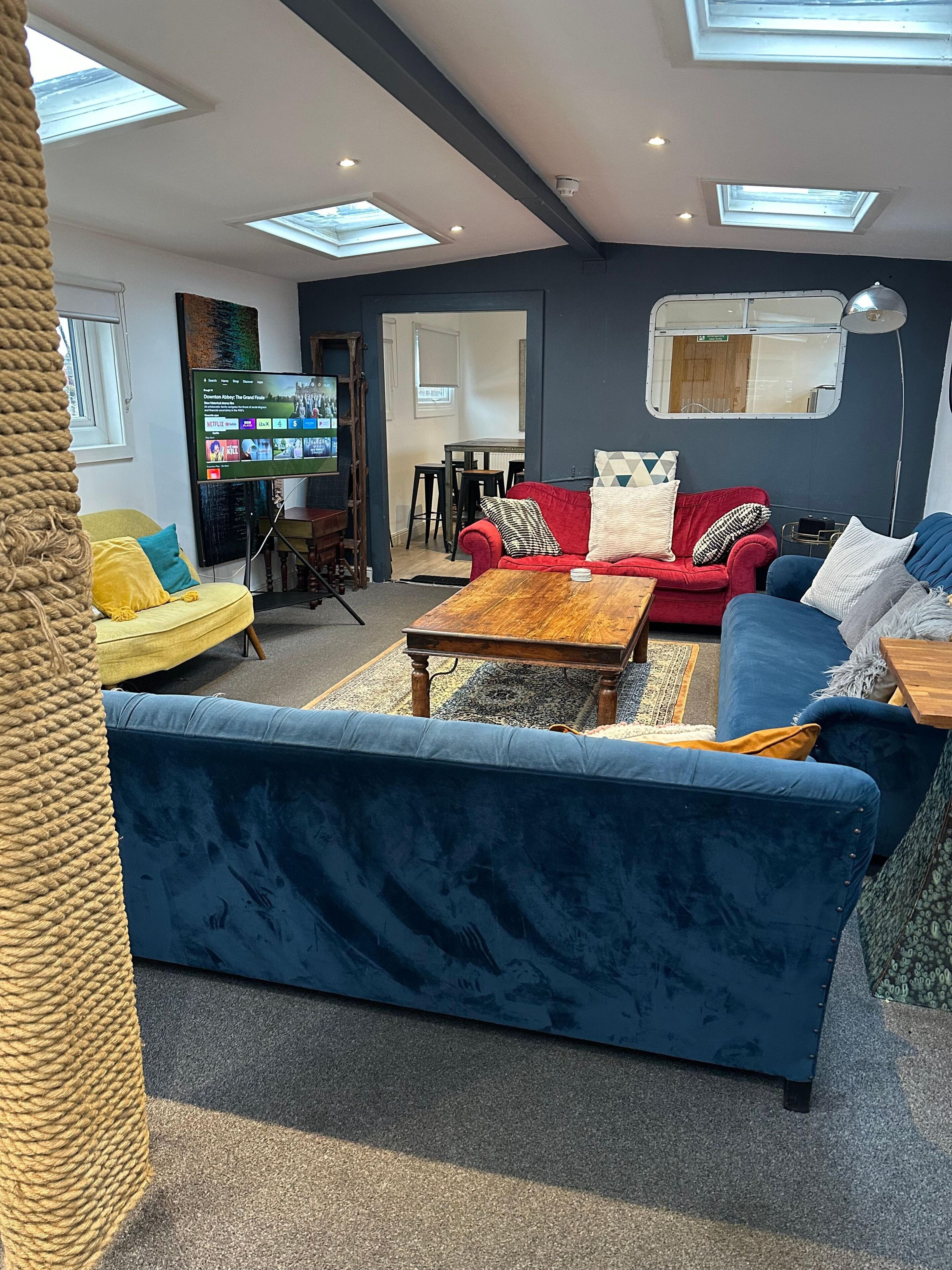 House, 6 Bedrooms, Smoking | Living room