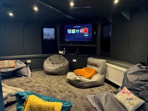 House, 6 Bedrooms, Smoking | Room amenity