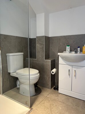 House, 6 Bedrooms, Smoking | Bathroom - Liverpool Waterfront Stay Excellent Location Onsite Parking (Liverpool)