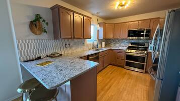 Frigorífic, microones, forn i placa de cuina